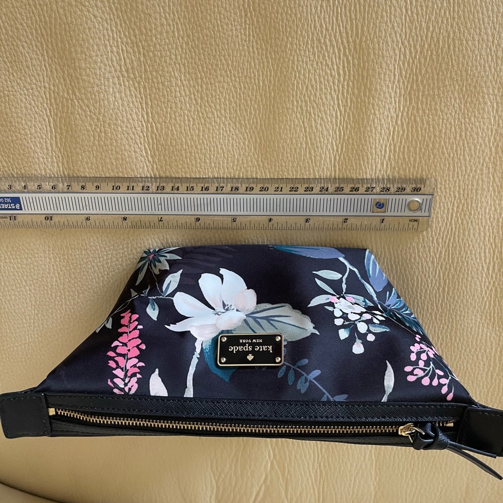 ♠️ Kate Spade Floral Pouch - Picture 7 of 8
